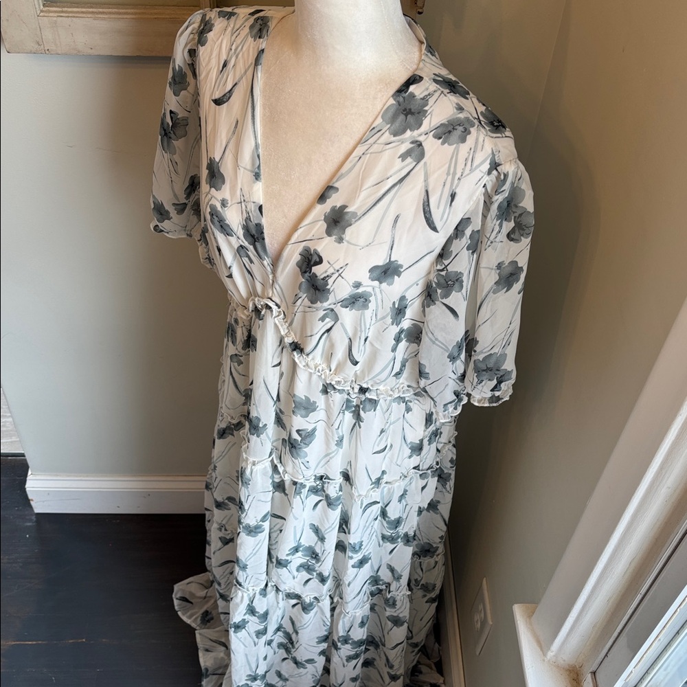 Baltic Born Santorini Floral Maxi Dress Gray White NWT - Picture 2 of 11